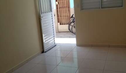 Casa em condomínio com 02 dormitórios em  Solemar