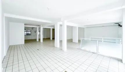 Alugo Sala Comercial com 430m² - Bairro Victor Konder