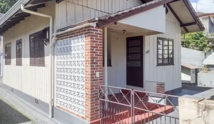 Alugo Casa Mista com 03 Quartos, Bairro Velha - Blumenau