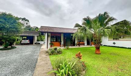 Vendo Ampla Casa Semi Mobiliada, 03 Quartos - Bairro Itoupava Central