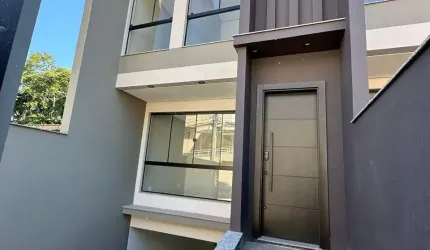 Vendo Lindo Sobrado com Piscina, Bairro Água Verde - Blumenau