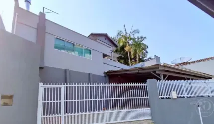 Vendo Casa 3 pavimentos, Bairro Itoupava Norte - Blumenau