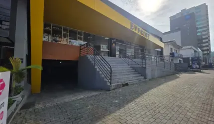 Prédio Comercial no Centro de Blumenau: Uma Oportunidade Única!