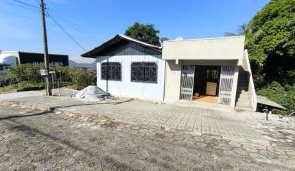 Aluga-se Casa com 02 Quartos - Bairro Fortaleza