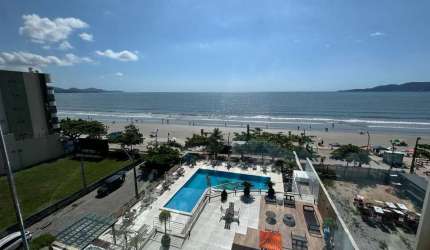 Bem-vindos ao seu novo lar dos sonhos, um espetacular apartamento em Meia Praia, Itapema, SC!