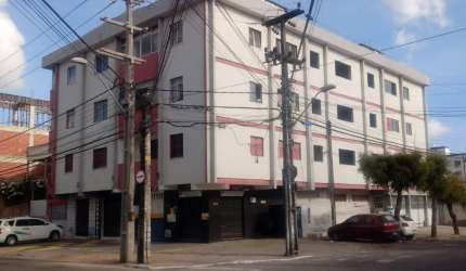 Apartamento com excelente localização.