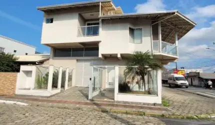 Casa com 3 quartos para alugar na Rua José Pereira Liberato, 609, São João, Itajaí por R$ 7.000