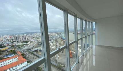 Sala comercial para alugar na Cônego Tomáz Fontes, 145, Centro, Itajaí por R$ 4.000
