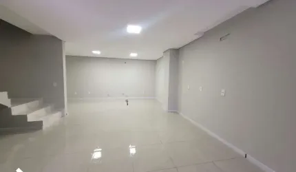 Casa com 2 quartos para alugar na Joao Reipert Amorim, 253, Dom Bosco, Itajaí por R$ 5.500