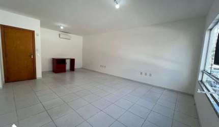 Sala comercial para alugar na Rua Joinville, 476, Centro, Itajaí por R$ 2.000