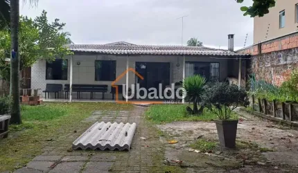 Casa na praia de Paranaguá