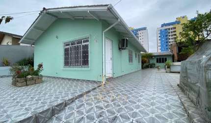 Casa à venda no bairro Areias - São José/SC