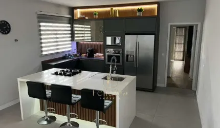 Belíssima casa com 3 dorm e 2 suítes em São José