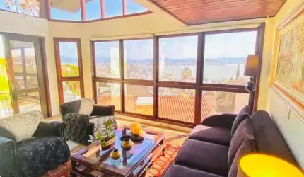 Casa com 04 suítes no Morro da Cruz em Florianópolis/SC!