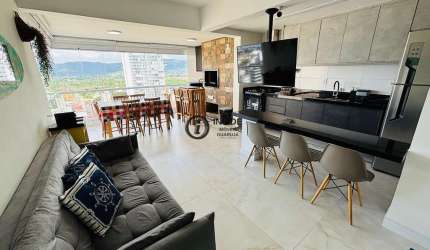 Apartamento com 2 quartos e vista mar na enseada