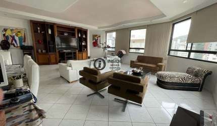 Apartamento próximo ao mar com 4 suítes