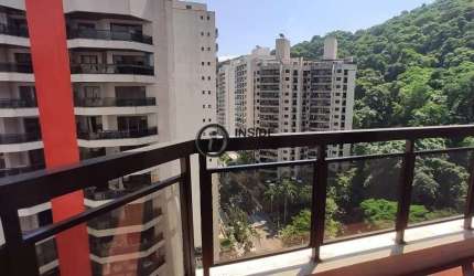 Apartamento com 3 quartos em prédio com piscina