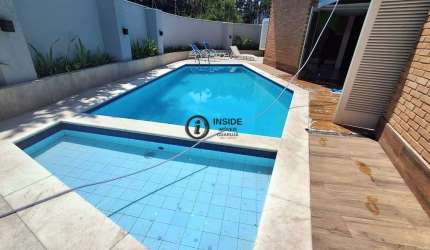 Casa na enseada com 4 suítes