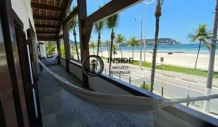 Casa estilo barroco frente mar na praia da enseada