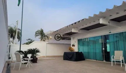 Casa Térrea a venda com 3 suítes a 120m da praia