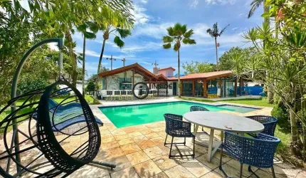 Casa reformada com 5 quartos e 6 vagas