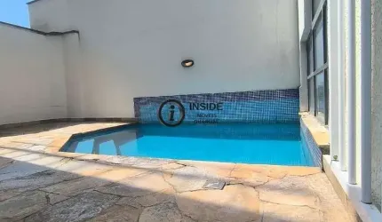 Cobertura na praia da enseada com vista para o mar