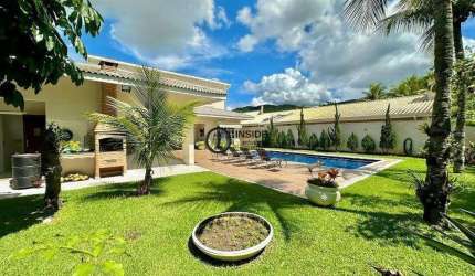 Casa Térrea reformada com piscina e 5 suítes