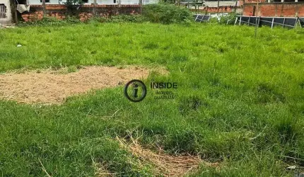 Terreno aterrado e murado na enseada