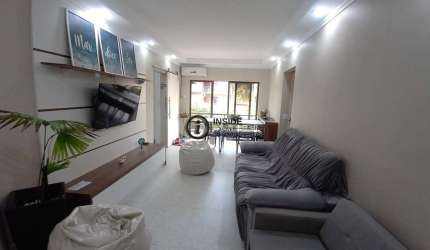 Apartamento reformado e decorado com 2 quartos