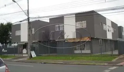 Uma quadra da Av. Marechal Floriano Peixoto