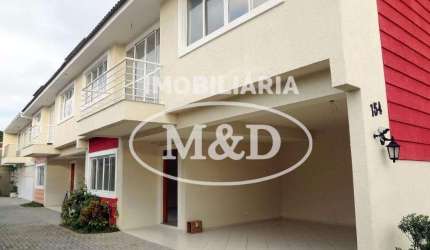 Duplex com lareira, condomínio fechado