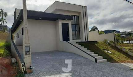 Casa espaçosa à venda em Atibaia