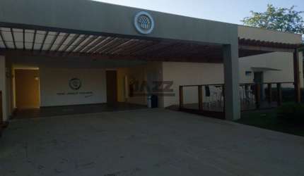 Casa de alto padrão à venda com 187m² de construção, 3 quartos sendo suítes, quintal e 5 banheiros no Condomínio Park Unimep Taquaral