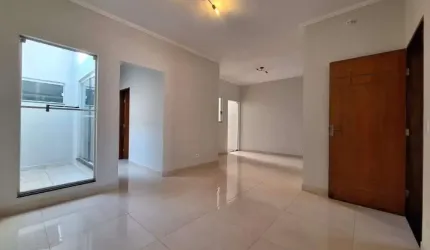 Casa à venda de 175m², com 3 quartos, sendo 1 suíte, 2 banheiros e 2 vagas de garagem no bairro Alto do Taquaral