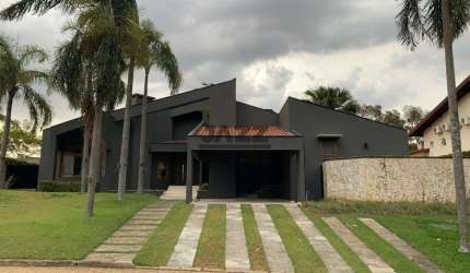 Casa  no Coração do Gramado com 4 suítes para venda e aluguel