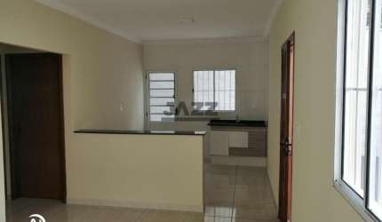 Casa à venda de 126 m², com dois quartos, um banheiro e duas vagas de garagem no bairro Sol Nascente II