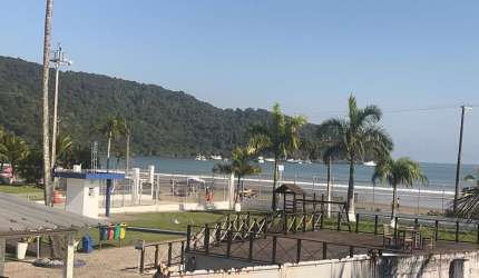 Casa pé na areia localizada ao lado da Marina Capital