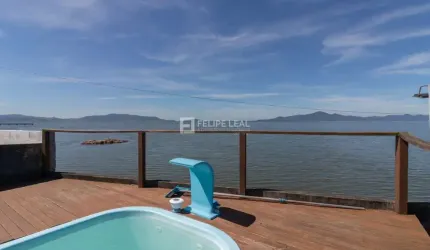 Casa em Ponta de Baixo - São José, SC