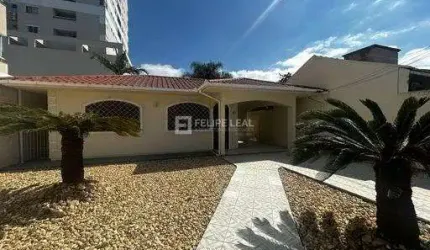 Casa de 3 dormitórios no  Centro  -  Palhoça