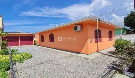 Casa no Aririú da Palhoça com 4 quartos sendo 1 suíte com amplo terreno
