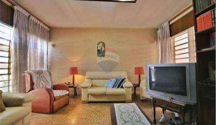 RE/MAX Vende Casa 3 quartos, sendo 01 suíte, sala 2 ambientes, copa, cozinha, jardim de inverno, 4 vagas, bairro Botafogo - Campinas / SP