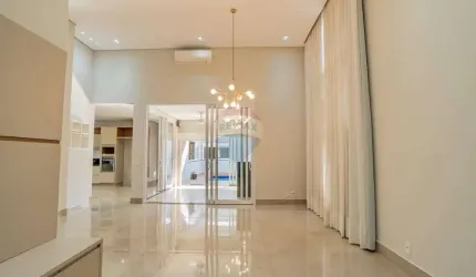 Casa térrea NOVA, 210m² de área construída, terreno de 390m². São 03 quartos, (sendo 1 suíte), área gourmet com vista para a piscina, em Paulínia.