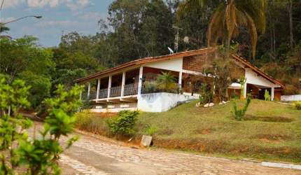 RE/MAX VENDE SITIO 2 CASAS 9 QUARTOS 12 MILHÕES CENTRO ÁGUAS DE LINDÓIA / SP