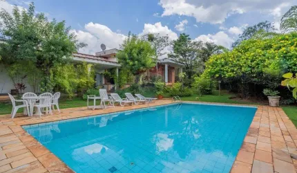 VENDA - CASA - CONDOMÍNIO SAN CONRADO - 410 M² - 4 QUARTOS - 4 SUÍTES - PISCINA - ACEITA PET