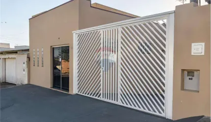 RE/MAX VENDE CASA  3 QUARTOS SENDO UMA SUÍTE E  SALA AMPLA  COM 198,98 M² - R$ 460.000,00 NO PARQUE SANTA BÁRBARA- CAMPINAS/S