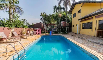 Chácara residencial, 4 quartos e 2 suítes, piscina, campo de futebol, área construída de 224,18m² e terreno 1.333,52 m² por R$1.250.000,00 – C