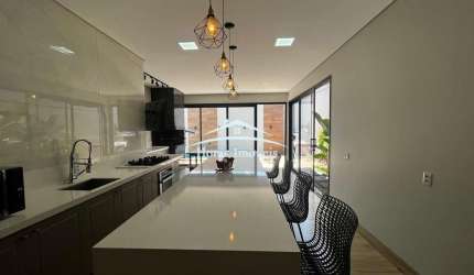 Alugue agora uma casa de luxo no Condomínio Belvedere 2, Jardim Imperial, Cuiabá-MT! 3 quartos, 3 suítes, 2 salas, 4 vagas, 186m².