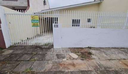 Casa com 2 quartos para alugar na Rua Carlos Hambrusch, 410, Afonso Pena, São José dos Pinhais, 60 m2 por R$ 2.100