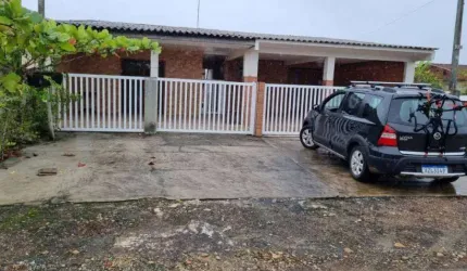 Casa com 2 quartos à venda na Avenida Loanda, Centro, Guaratuba por R$ 320.000