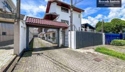 Ótimo sobrado em condomínio fechado bairro água verde.